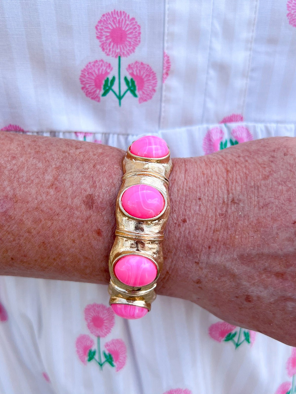 Vintage Charm Resin Stone Stretch Bracelet in Hot Pink - The Pink Pineapple 850