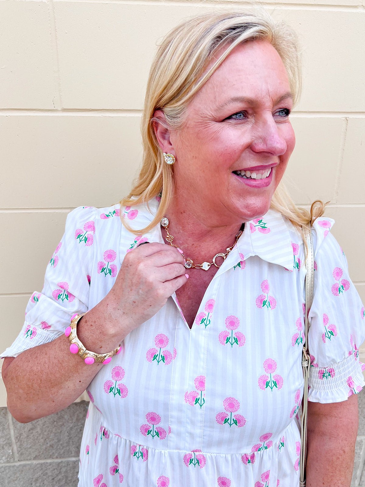 Vintage Charm Resin Stone Stretch Bracelet in Hot Pink - The Pink Pineapple 850