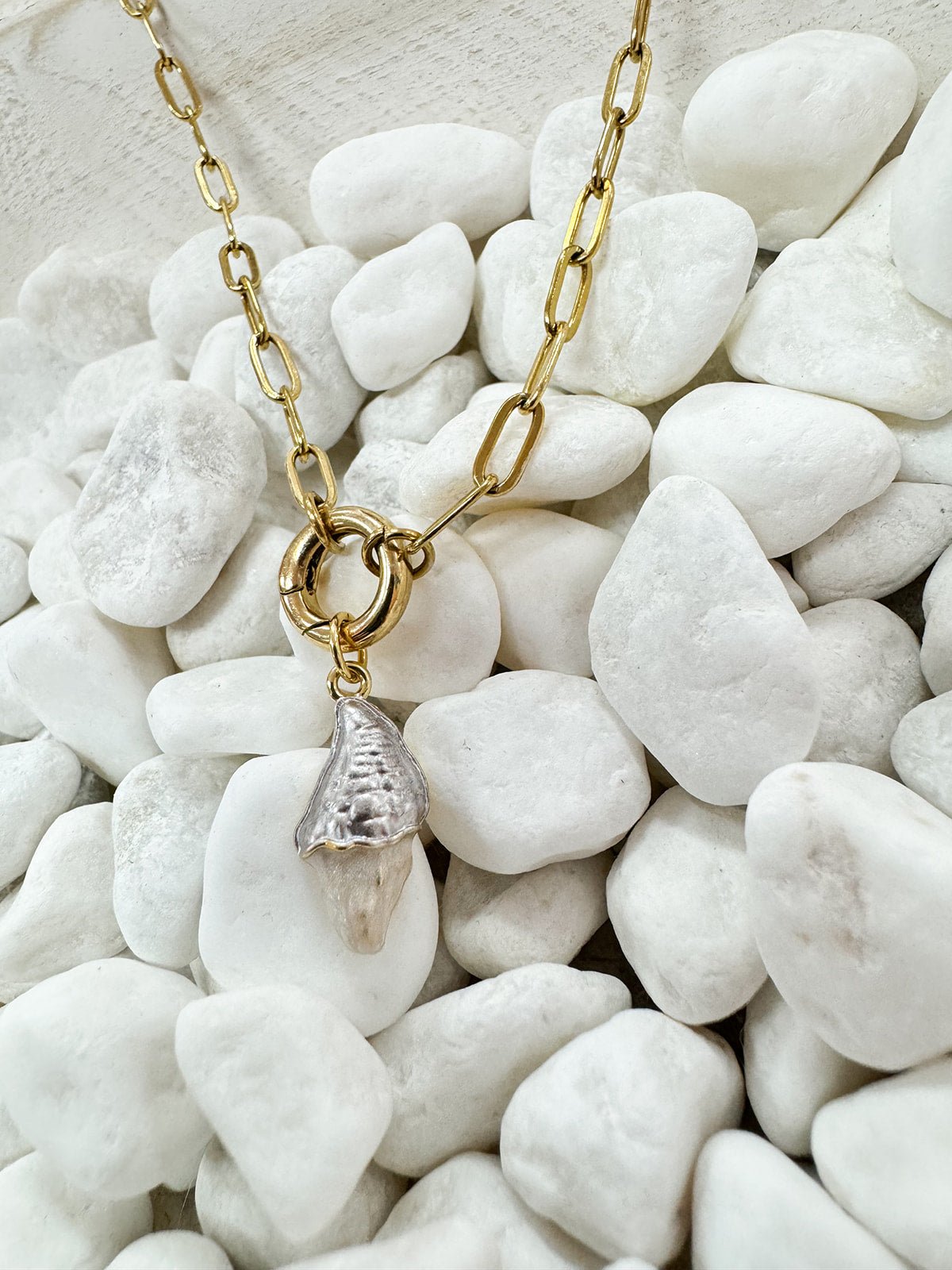 White Pearl Shell Charm - The Pink Pineapple 850