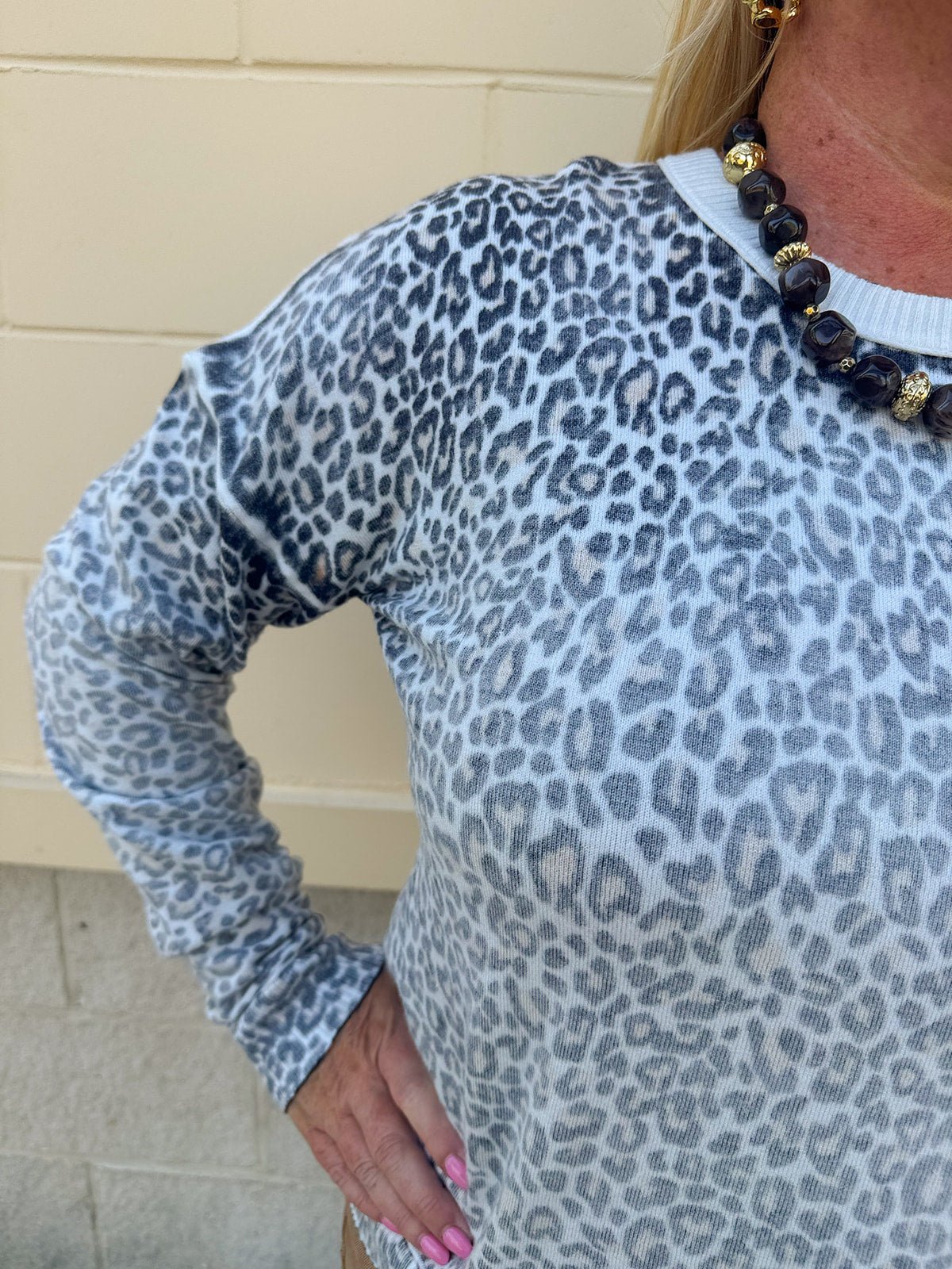 Wildly Pretty Sweatshirt - The Pink Pineapple 850