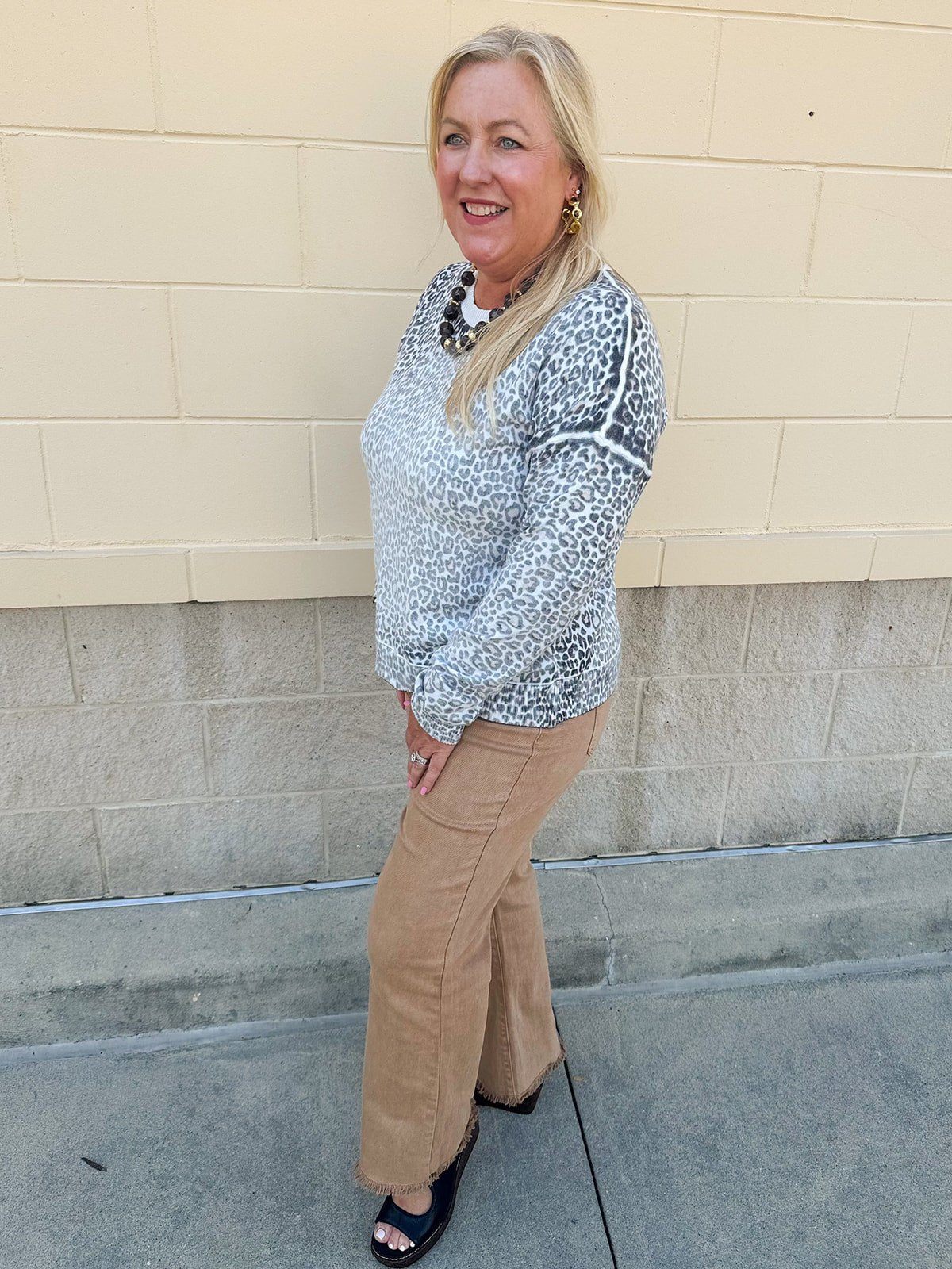 Wildly Pretty Sweatshirt - The Pink Pineapple 850