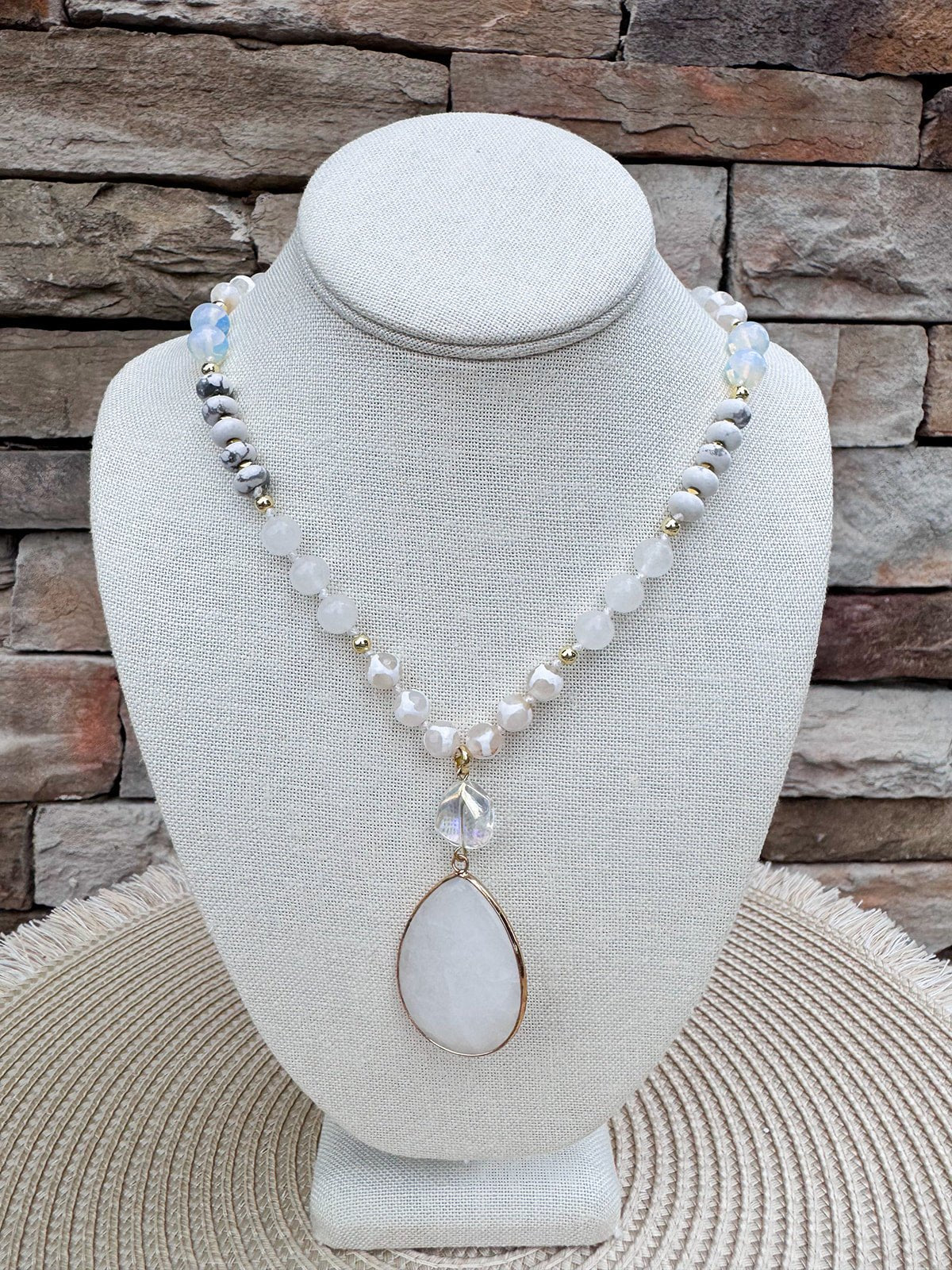 Winter Glow Stone Necklace - The Pink Pineapple 850