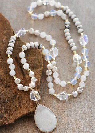 Winter Glow Stone Necklace - The Pink Pineapple 850