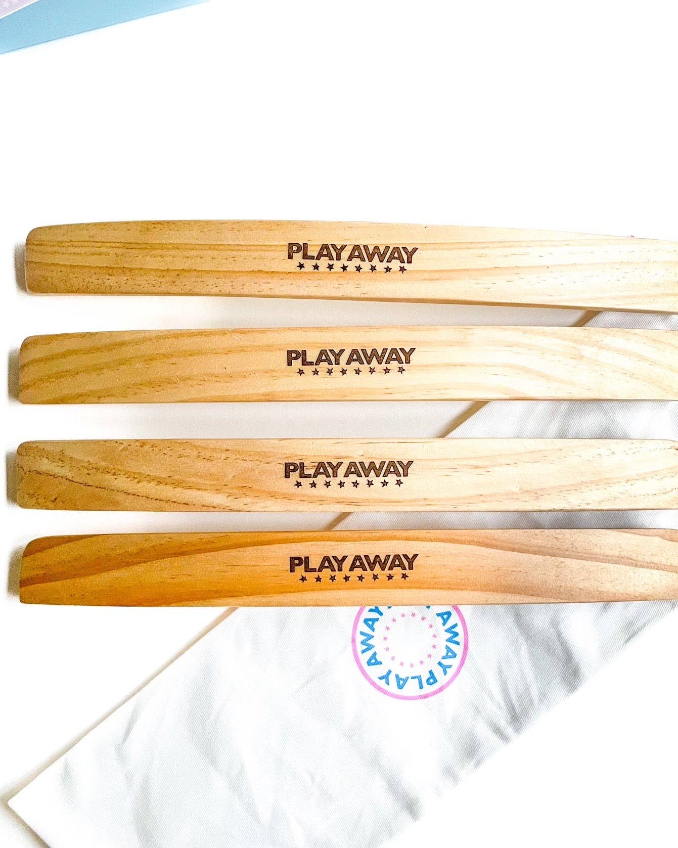 Wooden Curved Card Holders – Set of 4 - The Pink Pineapple 850