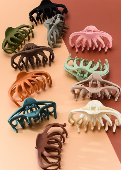 Over-Sized Slicked Back Hair Claw Clips