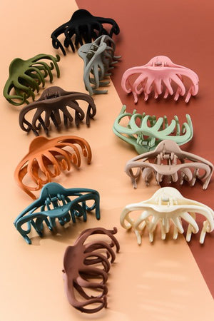 Over-Sized Slicked Back Hair Claw Clips